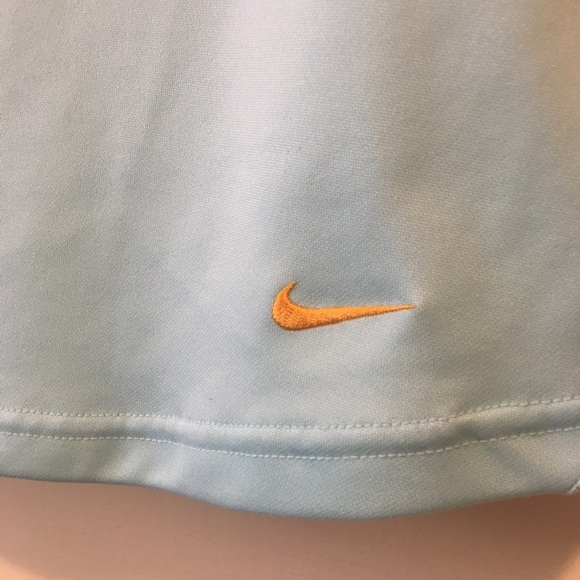 Nike women’s light turquoise athletic top - Picture 2 of 9